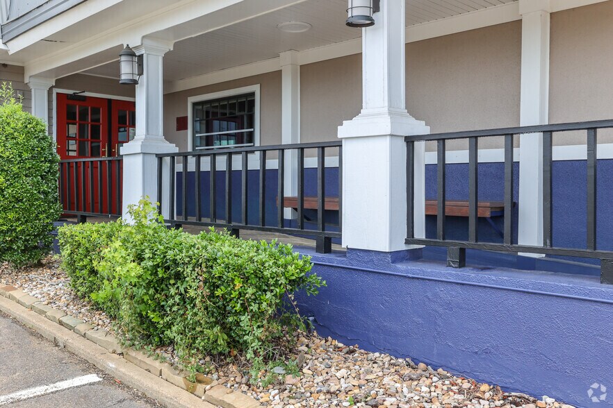 More Photos Of 3515 Mccann Rd, Longview Restaurant For Lease