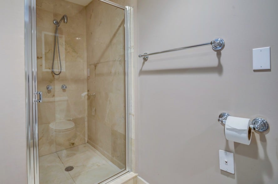 More Photos Of 198 NW 37th Ave, Miami Medical For Lease