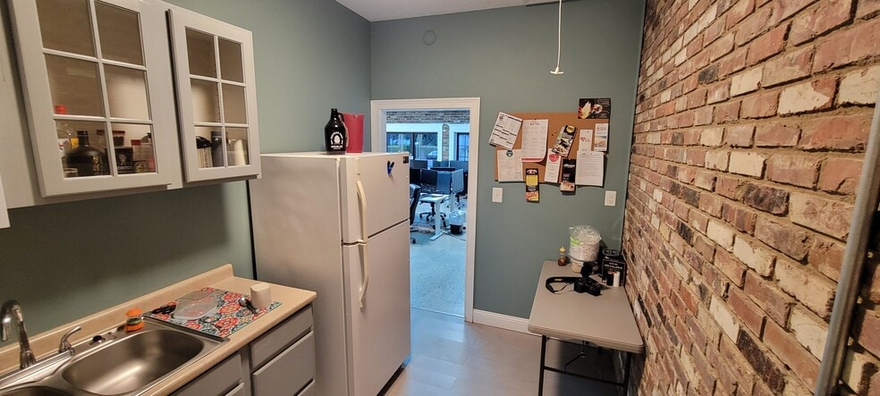 More Photos Of 365-367 N Bennett St, Southern Pines Office For Lease