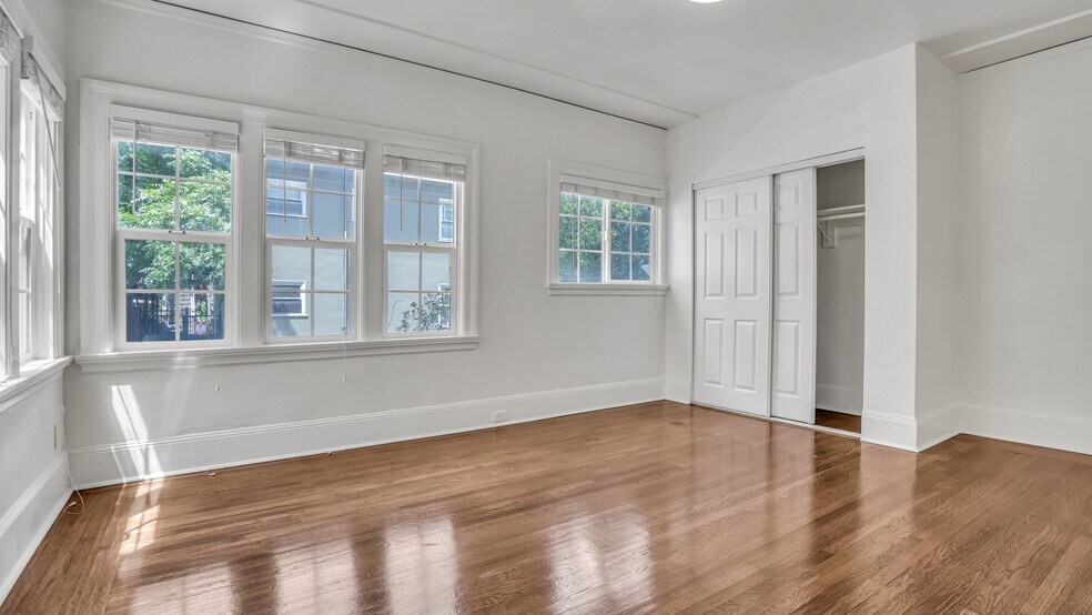 More Photos Of 1000 E 33rd St, Oakland Apartments For Sale