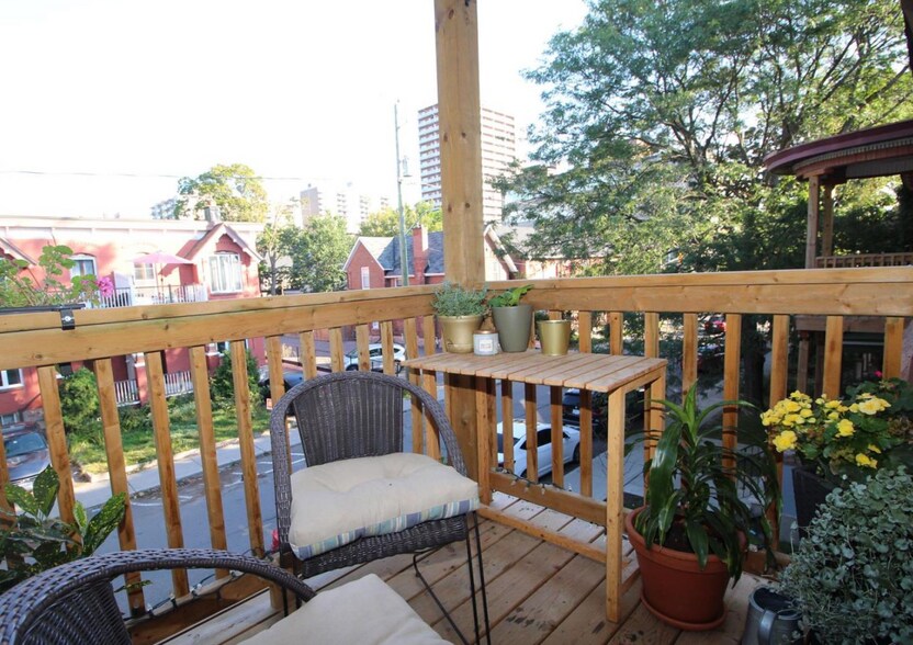 More Photos Of 484-486 Gilmour St, Ottawa Apartments For Sale