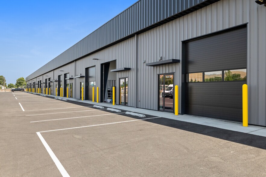More Photos Of 3121 Leslie Rd, Richland Flex For Lease
