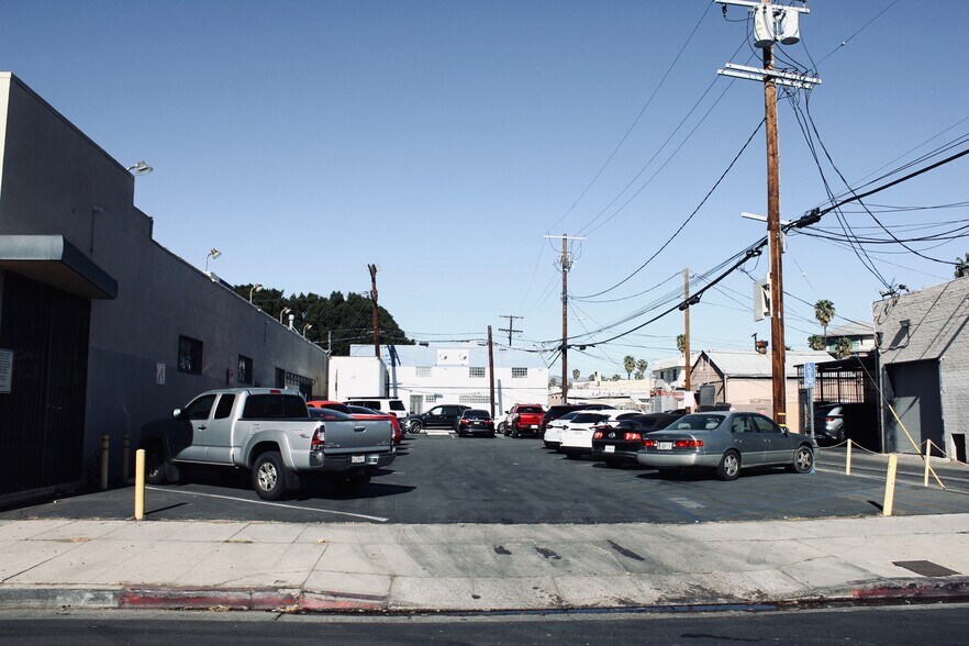 More Photos Of 6201 Van Nuys Blvd, Van Nuys General Retail For Sale