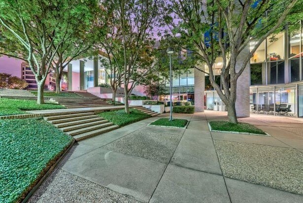 More Photos Of 6301 Gaston Ave, Dallas Office For Sale