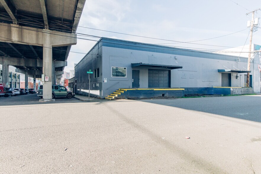 Primary Photo Of 221-239 SE Madison St, Portland Warehouse For Lease