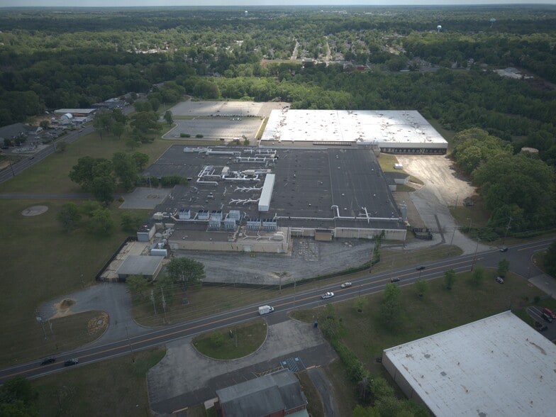 More Photos Of 400 N Woodbury Rd, Pitman Manufacturing For Sale