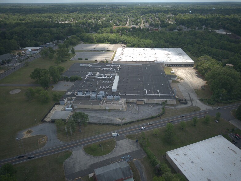 More Photos Of 400 N Woodbury Rd, Pitman Manufacturing For Sale