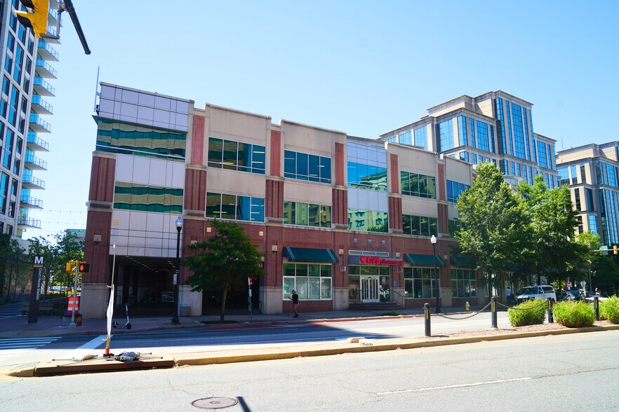 More Photos Of 2121 N 15th St, Arlington Office For Lease