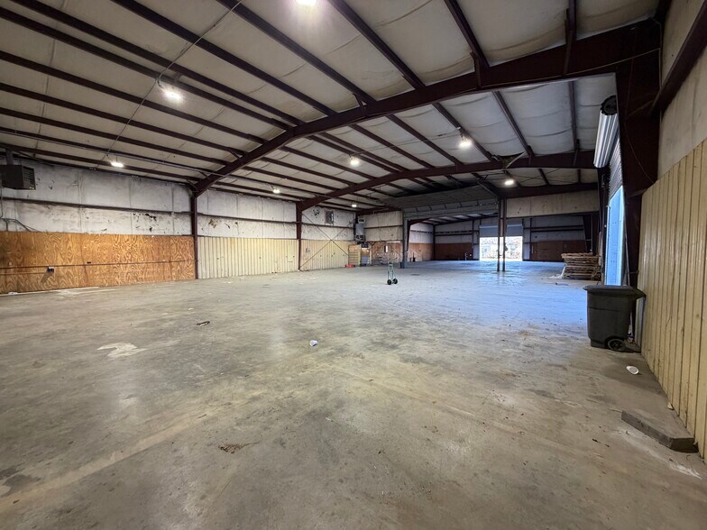 More Photos Of 1865 US 41 Hwy SW, Calhoun Industrial For Lease
