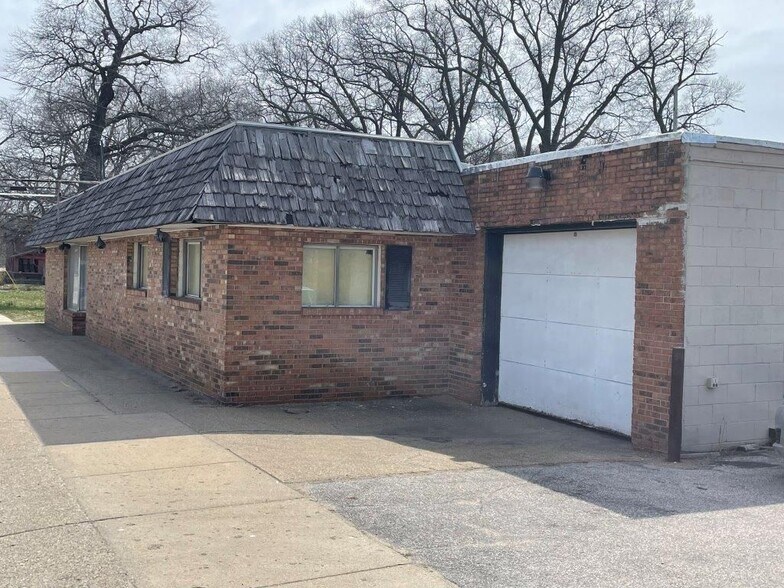 Primary Photo Of 375 W Sherman Blvd, Muskegon Medical For Sale
