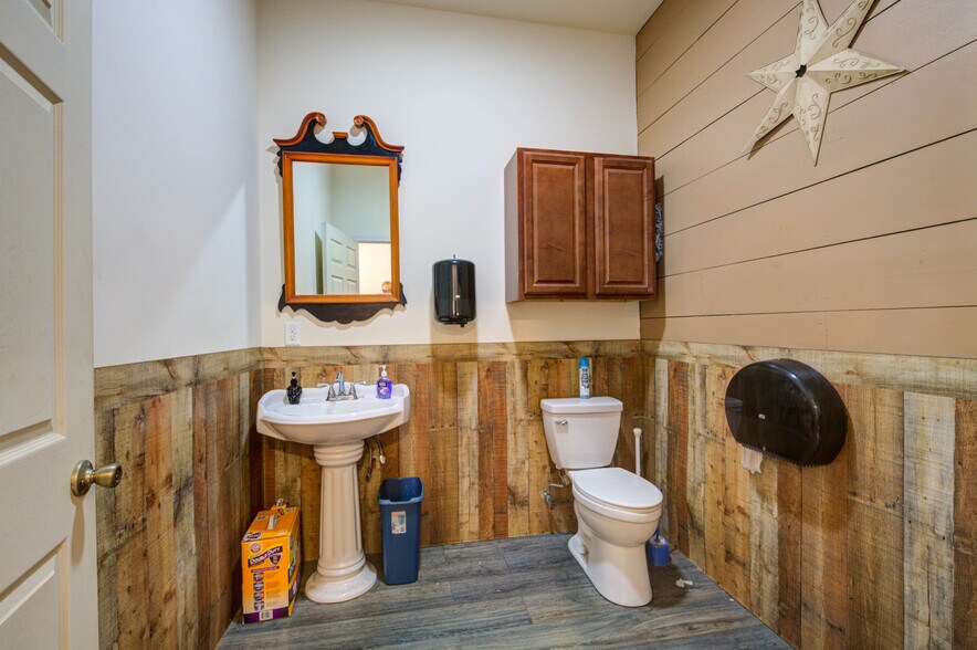 More Photos Of US Route 1 Atlantic Highway, Edgecomb Light Manufacturing For Sale