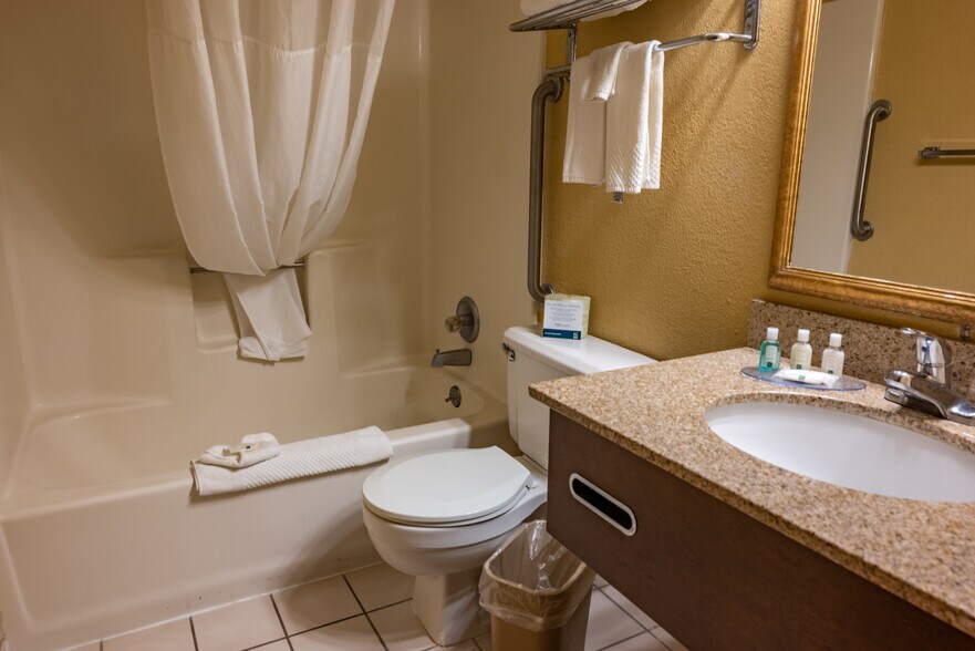 More Photos Of 730 E Jennifer Ln, Sidney Hotel For Sale