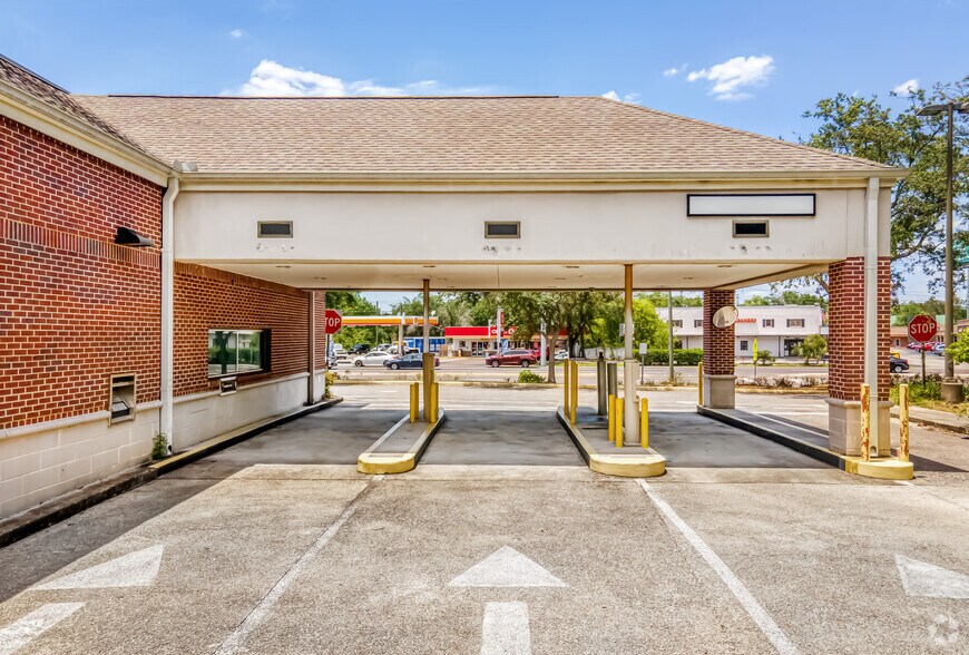 More Photos Of 5252 Ehrlich Rd, Tampa Bank For Lease