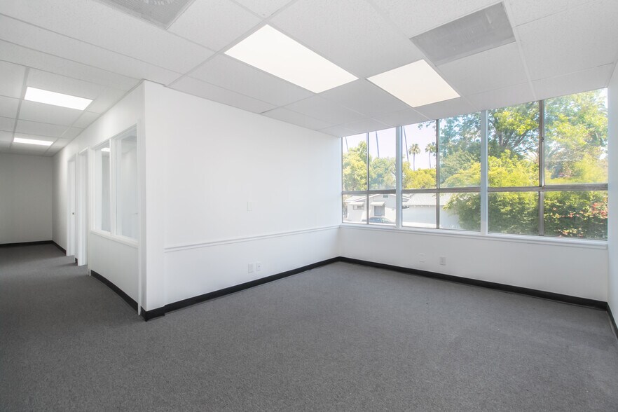 More Photos Of 1021 E Walnut St, Pasadena Medical For Lease