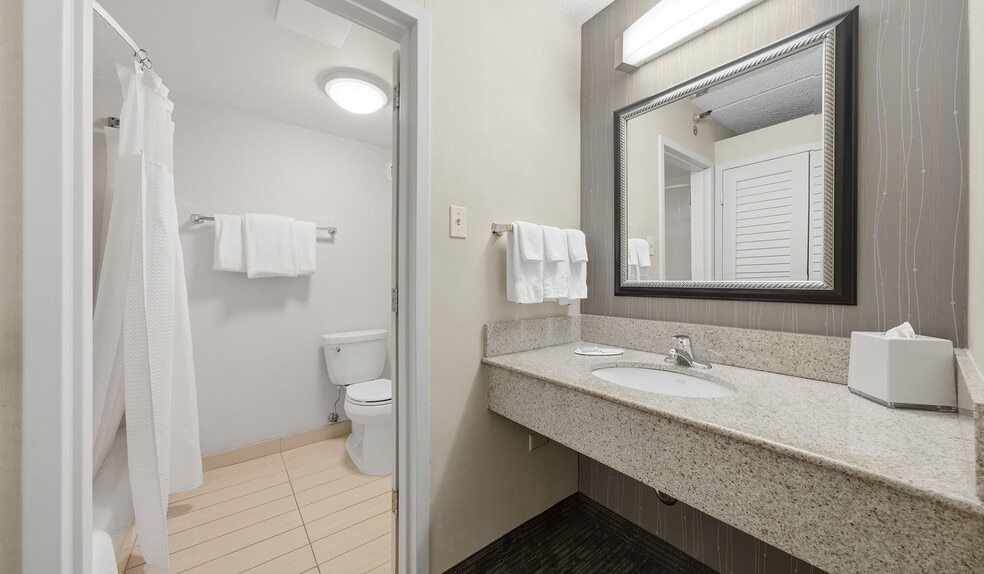 More Photos Of 800 Lake Cook Rd, Deerfield Hotel For Sale