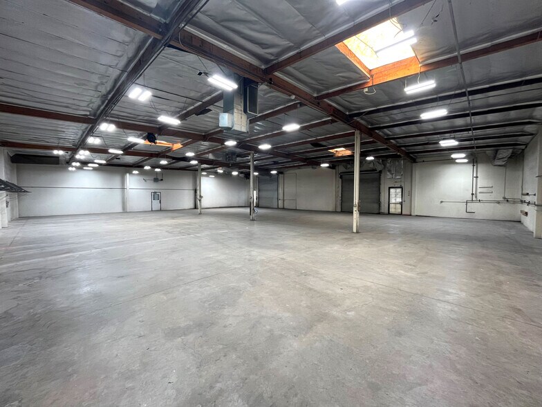 More Photos Of 7946 Alabama Ave, Canoga Park Service For Lease