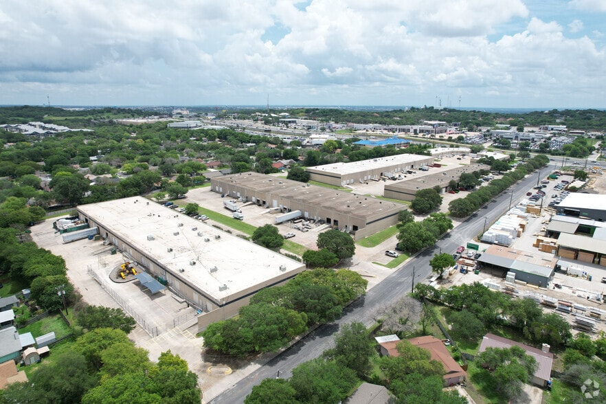 More Photos Of 12100 Crownpoint Dr, San Antonio Warehouse For Lease