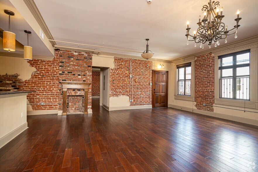 More Photos Of 431-433 Gravier St, New Orleans Apartments For Sale