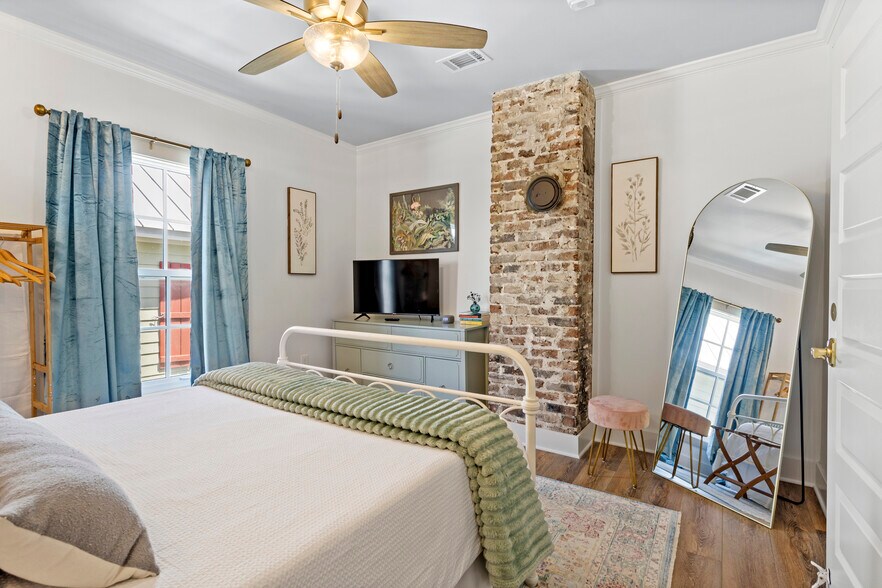 More Photos Of 782 Water St, Biloxi Office For Sale