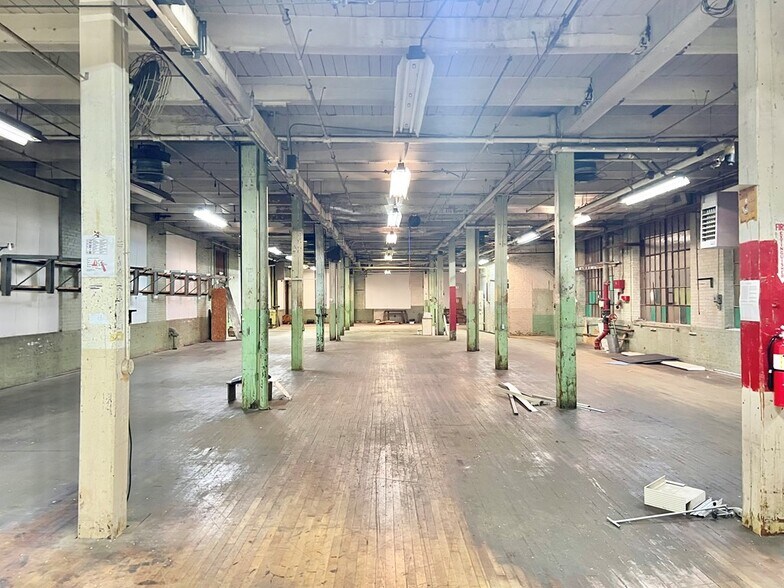 More Photos Of 521 S Market St, Galion Manufacturing For Sale