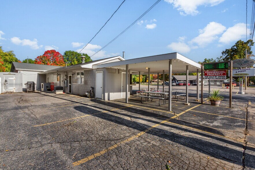 More Photos Of 5036 Paw Paw Lake Rd, Coloma Restaurant For Sale