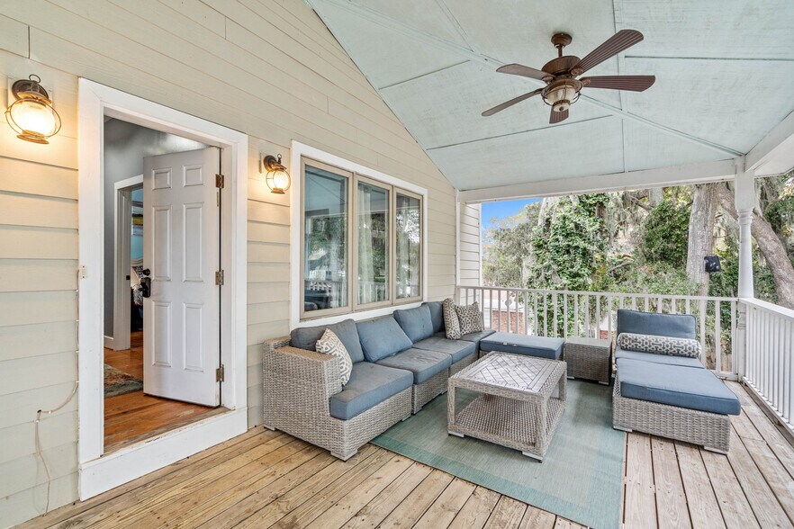 More Photos Of 925 10th St, Port Royal Restaurant For Sale