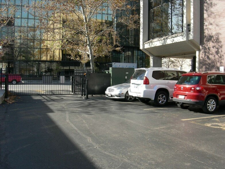 More Photos Of 101 E Town St, Columbus Office For Lease