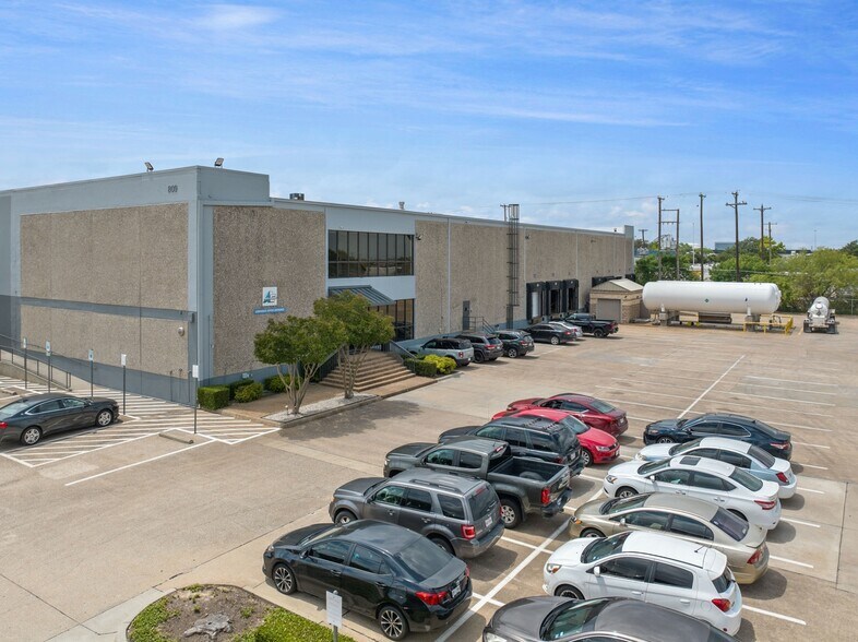 More Photos Of 807-809 110th St, Arlington Distribution For Lease