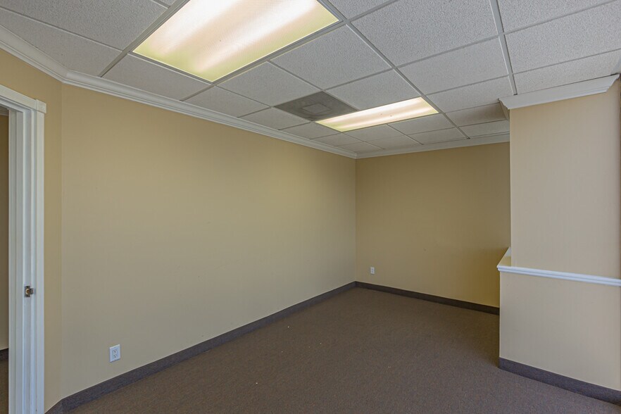 More Photos Of 2740 E Oakland Park Blvd, Fort Lauderdale Office For Sale