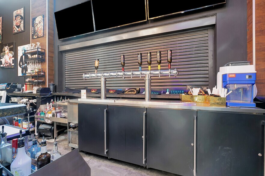 More Photos Of 122 S Howard Ave, Tampa Restaurant For Lease