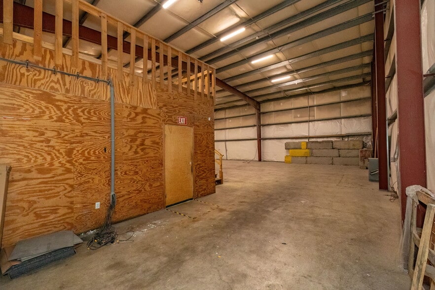 More Photos Of 5800 W Werner Rd, Bremerton Distribution For Lease