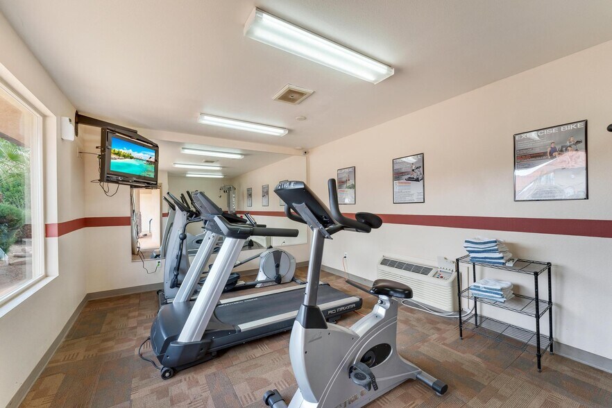 More Photos Of 1450 S Auto Mall Dr, St George Hotel For Sale