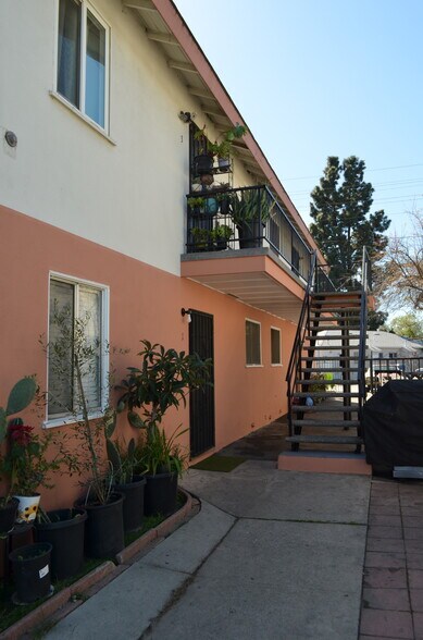 More Photos Of 5909 Whitnall Hwy, Valley Village Apartments For Sale