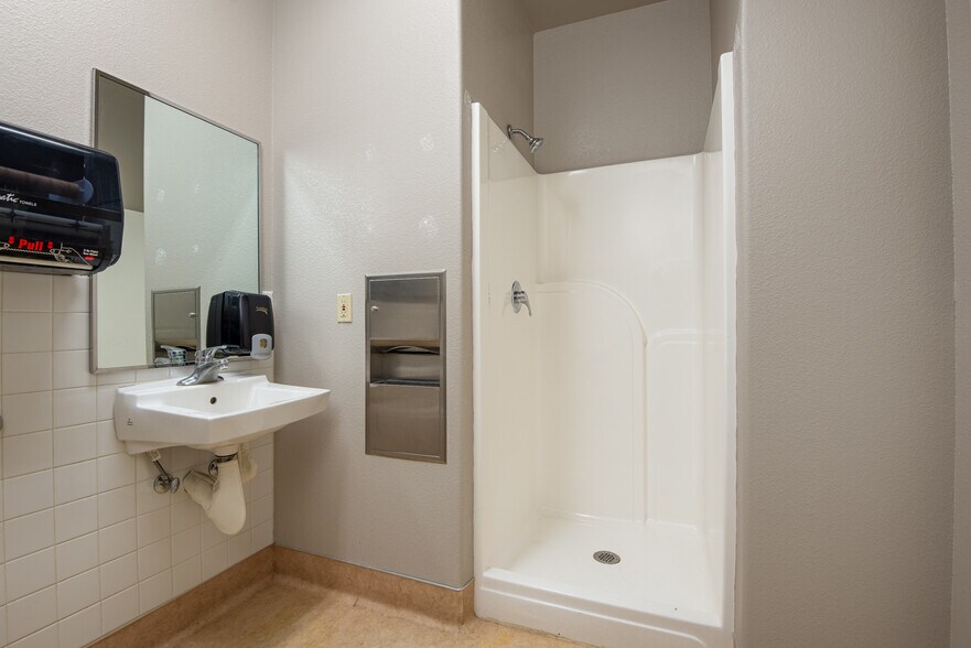 More Photos Of 5 Pine Cone Rd, Dayton Office For Sale