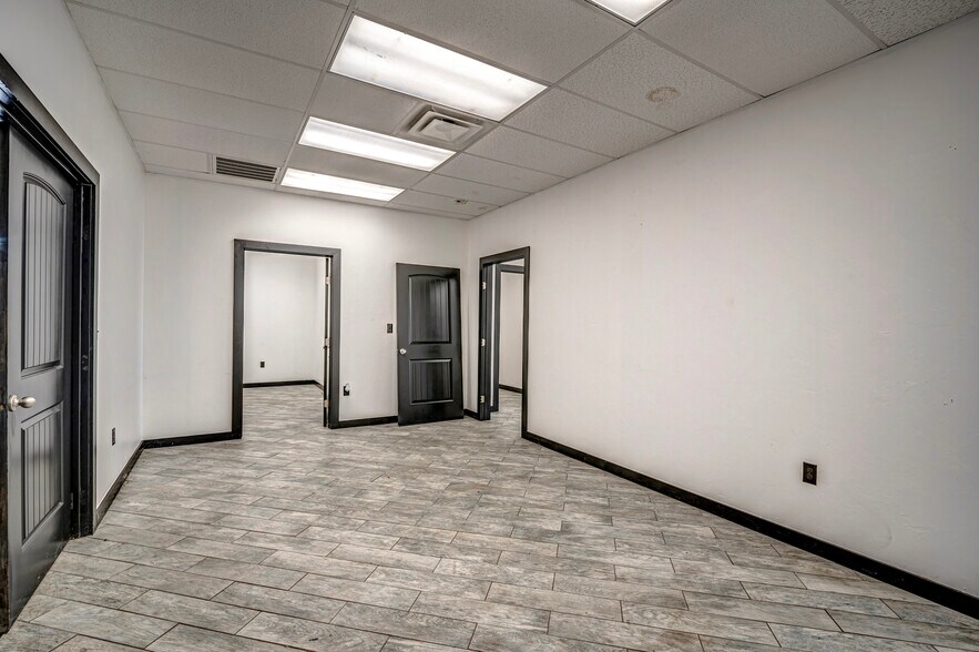 More Photos Of 1831 Industrial Blvd, Norman Service For Sale