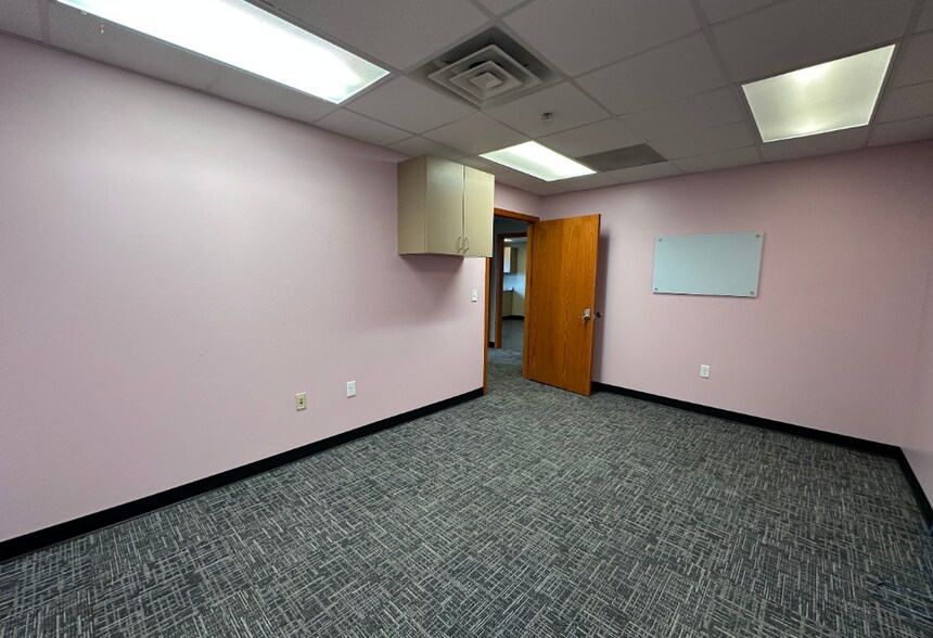 More Photos Of 711 N Lake Ave, Sioux Falls Office For Sale