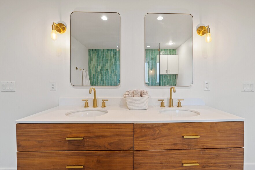 More Photos Of 444 Klein Rd, Stonewall Flex For Sale