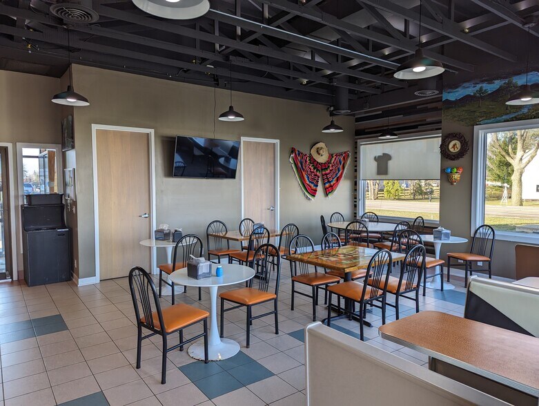 More Photos Of 703 N Main St, Pine Island Fast Food For Lease