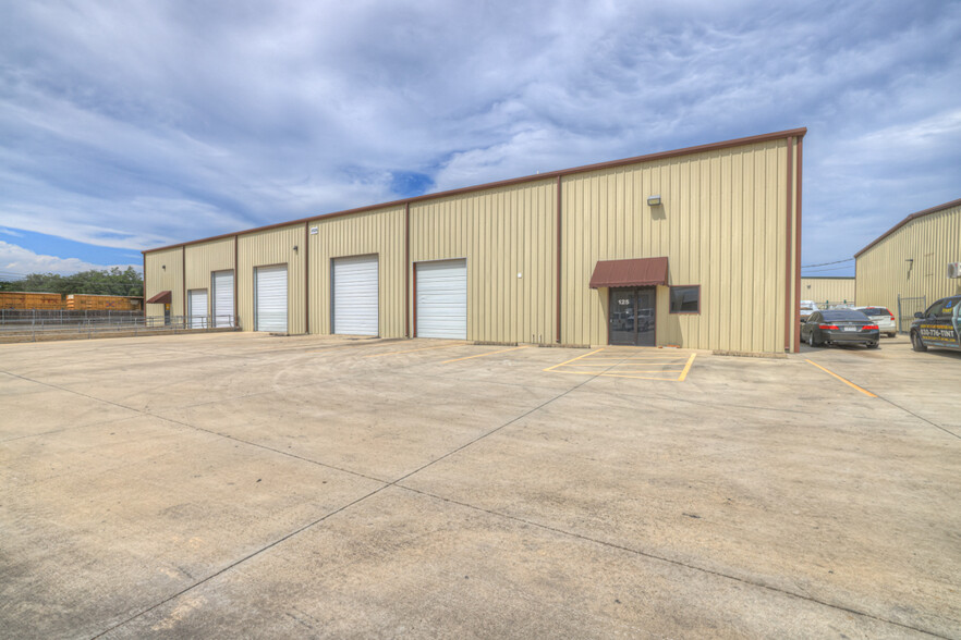 Primary Photo Of 3526 Tx-337 Loop, New Braunfels Warehouse For Lease