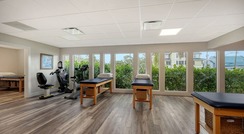 More Photos Of 1630 S Tuttle Ave, Sarasota Medical For Sale