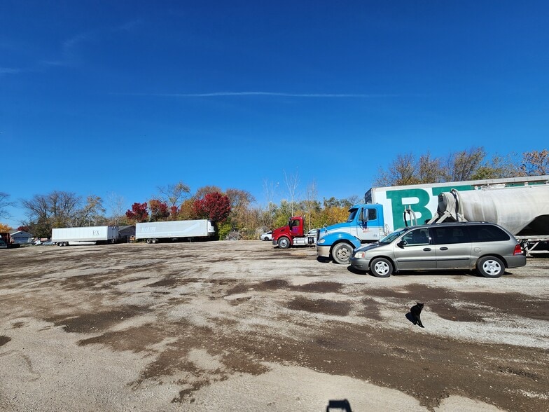 More Photos Of 16340 S Crawford Ave, Markham Warehouse For Lease