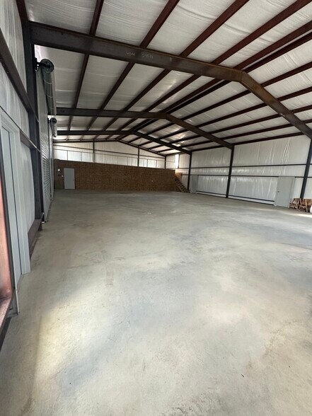 More Photos Of 4072 Old Lorena Rd, Lorena Light Manufacturing For Lease