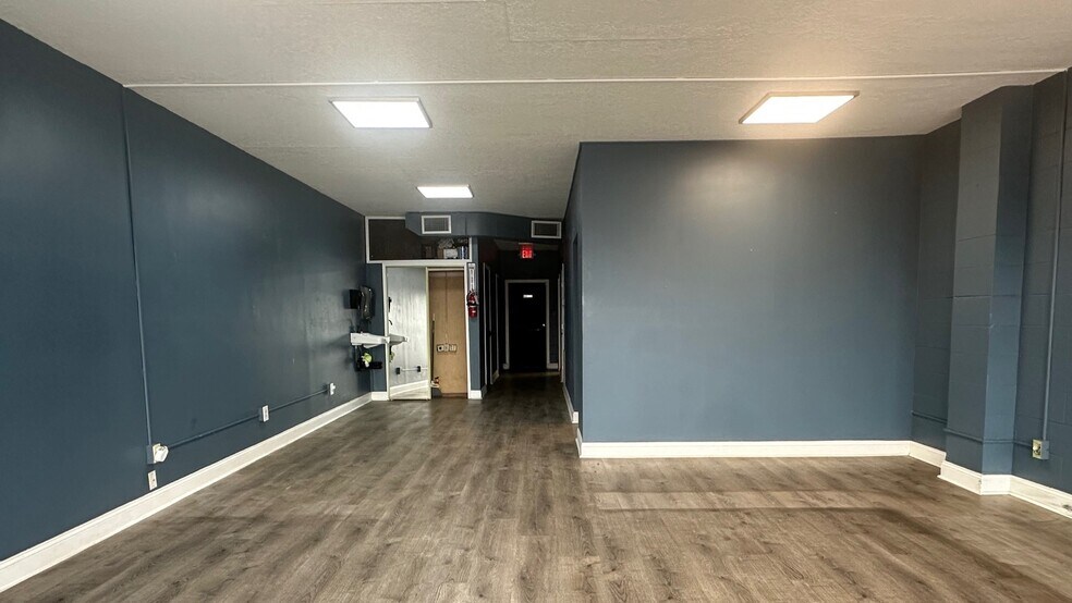 More Photos Of 1051 14th Ave, Longview General Retail For Lease