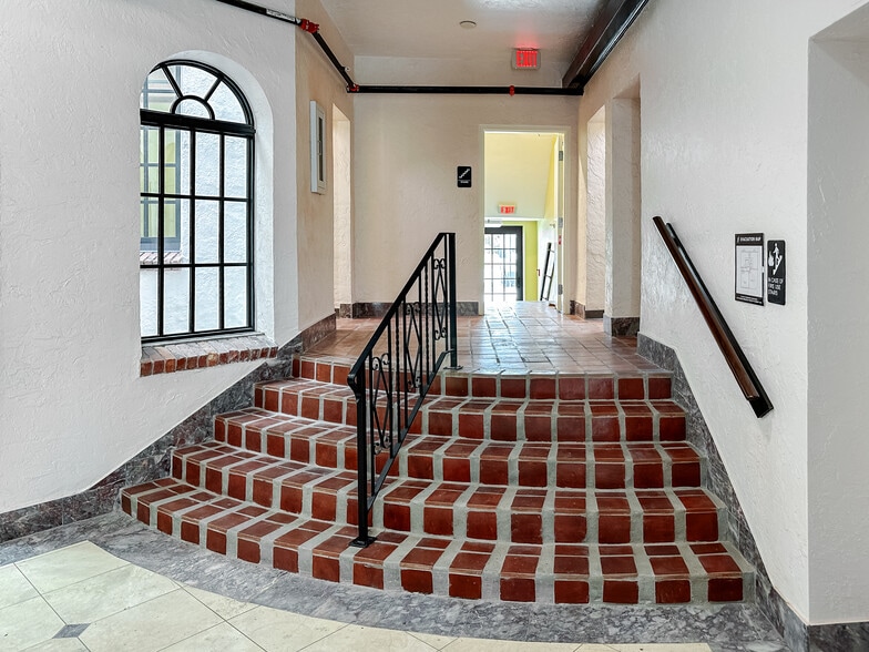 More Photos Of 601 Quay Commons, Sarasota Office For Sale