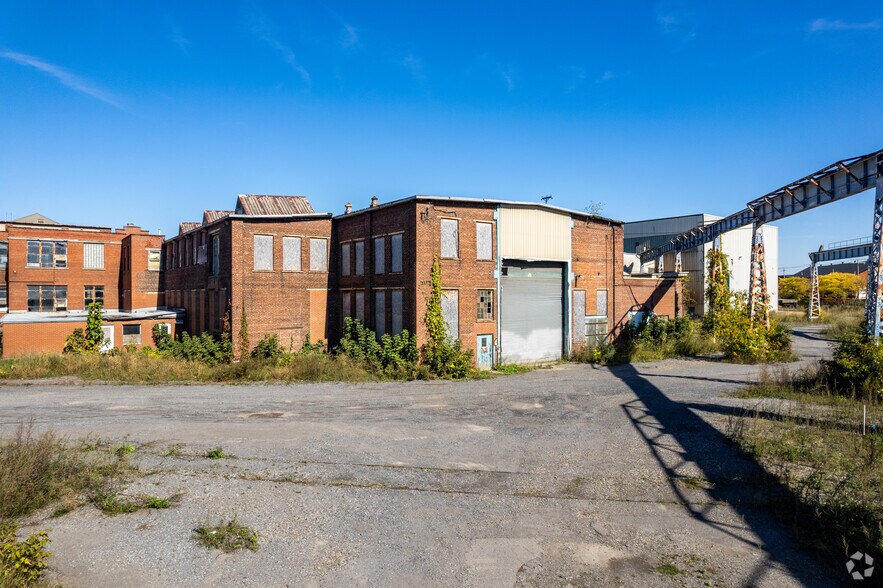 More Photos Of 555 Rue Notre-Dame, Lachine Manufacturing For Lease