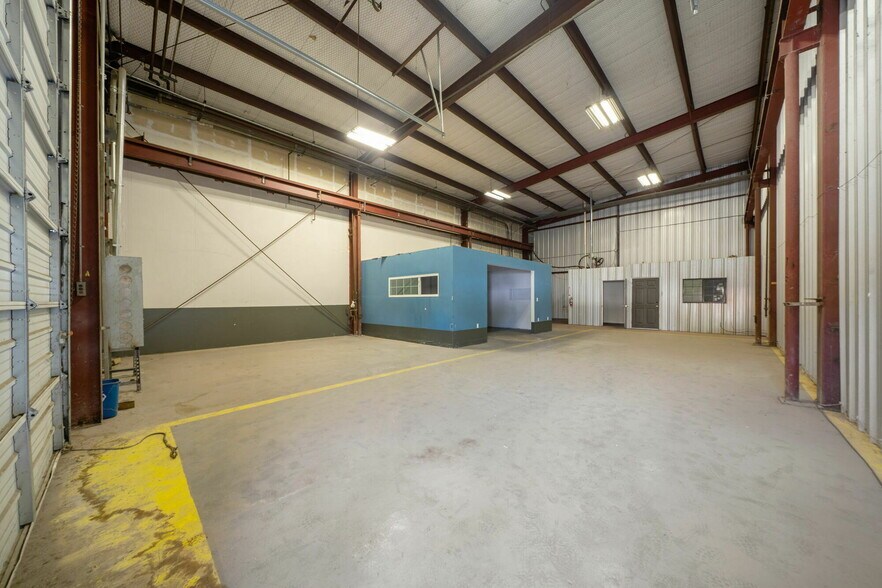 More Photos Of 2833 Roosevelt Ave, San Antonio Industrial For Lease