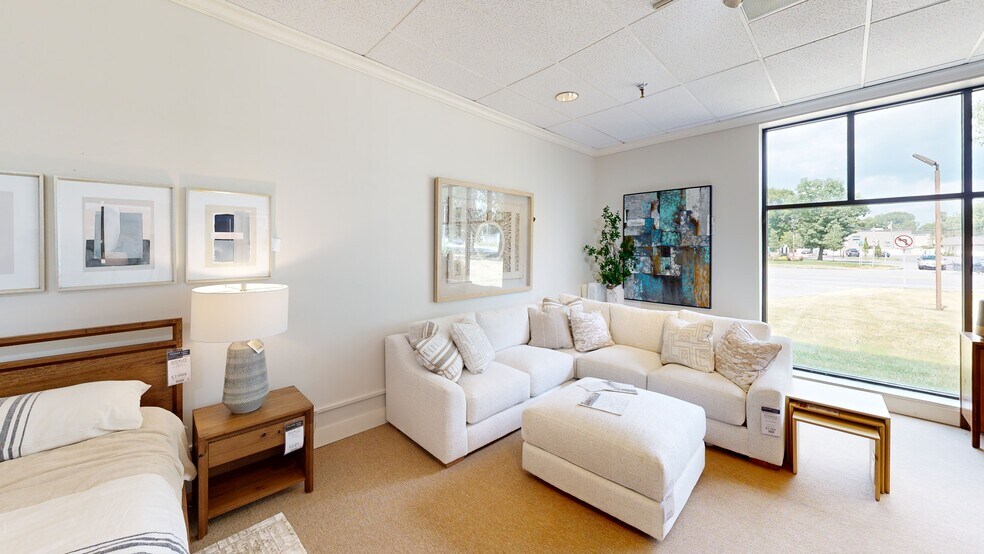 More Photos Of 151 Wolf Rd, Colonie Freestanding For Sale