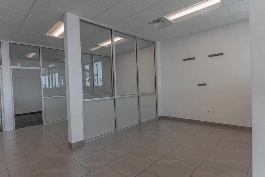 More Photos Of 911 SW 59th St, Oklahoma City Auto Dealership For Sale