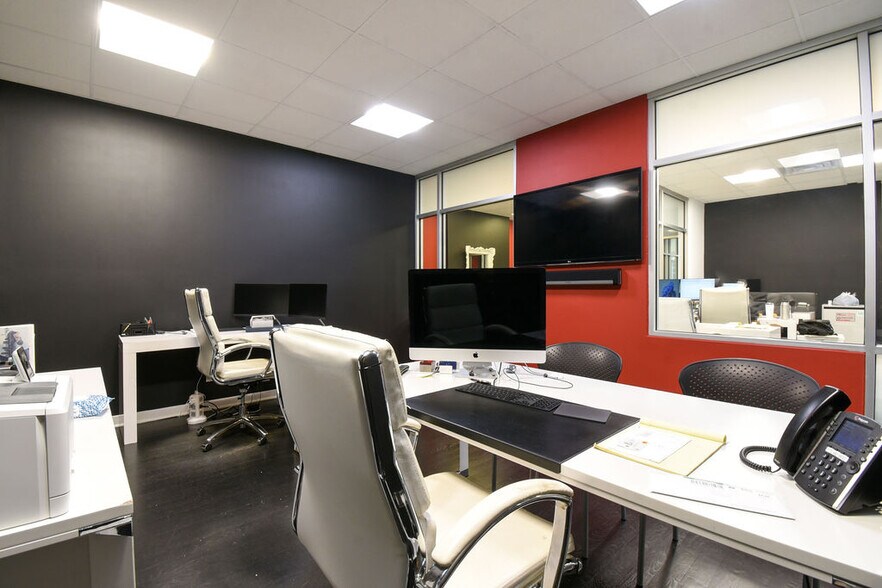 More Photos Of 2101 W Division St, Chicago Storefront Retail Residential For Lease