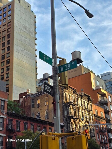 More Photos Of 411 W 39th St, New York Apartments For Lease